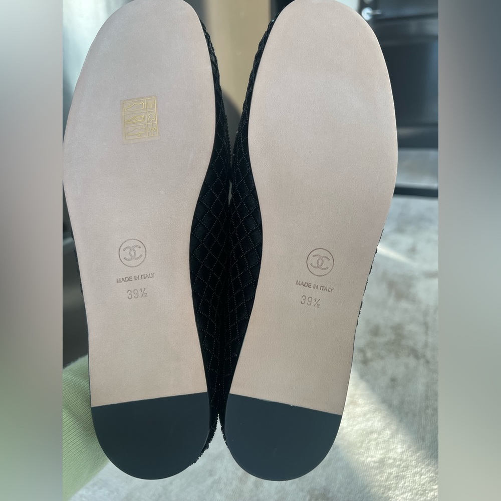 A Beautiful BRAND NEW fabric & embroidered pair of CHANEL Moccasin loafers 39.5 - Picture 6 of 15